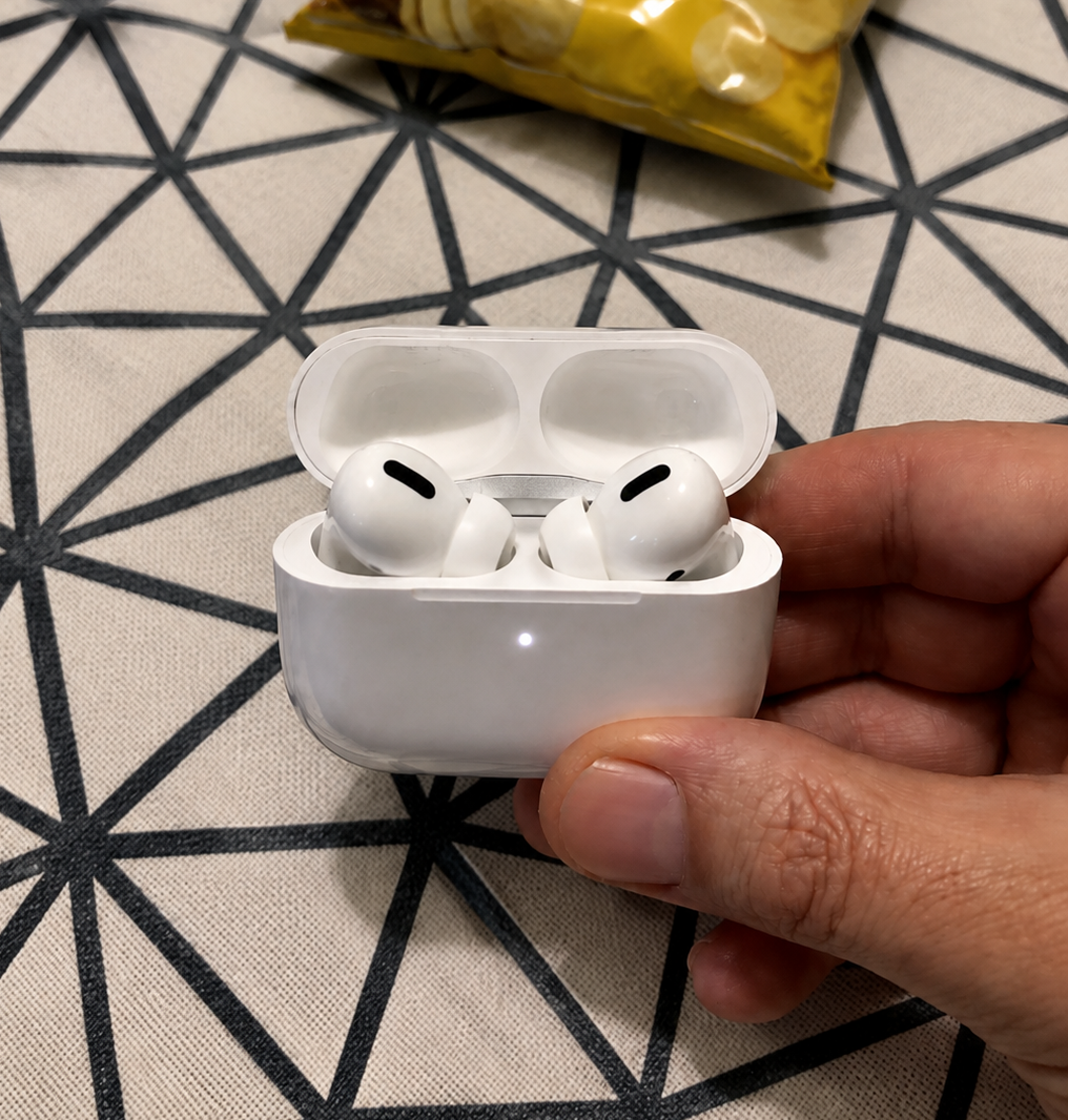 Foto de la reseña de Erlon Alberto Sánchez Ventura sobre AirPods Pro 2da Generacion + Case de Color entero o Animado 🎁